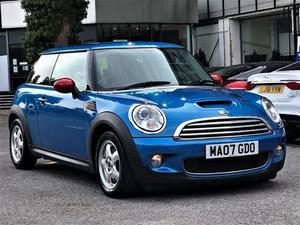 Mini Hatch  in London | Friday-Ad