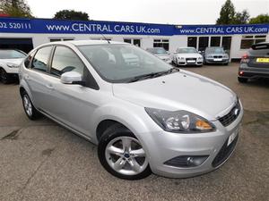 Ford Focus 1.6 Zetec 5 Door In Metallic Silver