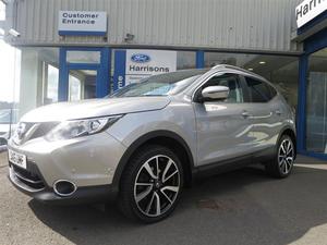 Nissan Qashqai Tekna 1.6 dCi - Panoramic Roof - Front and