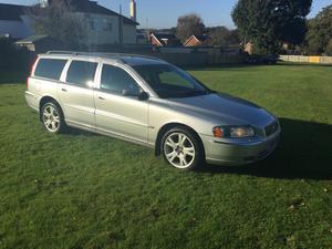 Volvo V70 D5 SE Estate 185bhp  Manual 6 speed 2 owners