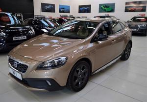 Volvo V D2 CROSS COUNTRY LUX 5d 113 BHP AUTOMATIC