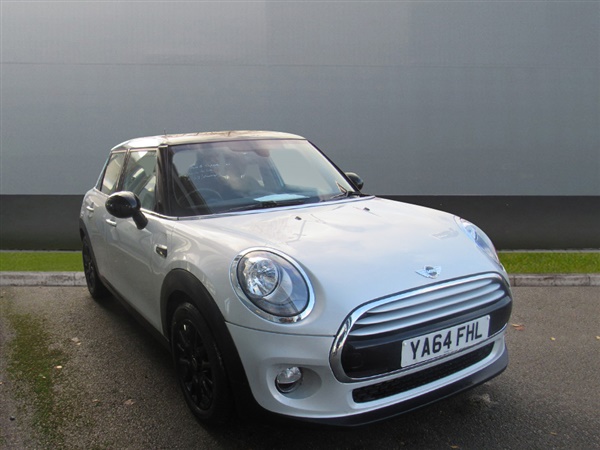 Mini Hatch 1.5 Cooper 5dr [Chili/Media Pack XL]