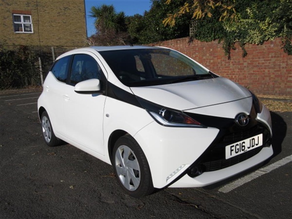 Toyota Aygo 1.0 VVT-I X-PLAY 5DR | 7.9% APR AVAILABLE ON