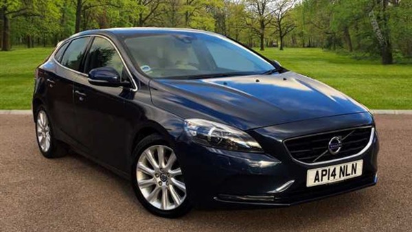 Volvo V40 D2 SE LUX (Heated Front Seats, Heated Windscreen,