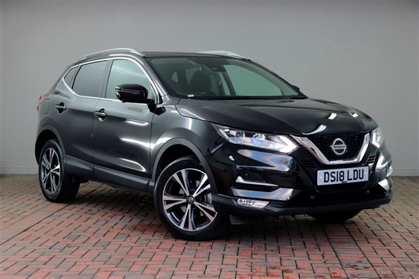 Nissan Qashqai 1.2 DiG-T N-Connecta [Glass Roof Pack, Sat