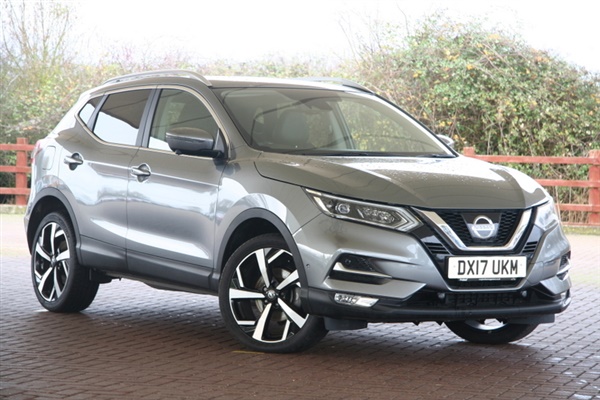 Nissan Qashqai 1.6 dCi Tekna [Glass Roof Pack] 5dr Hatchback