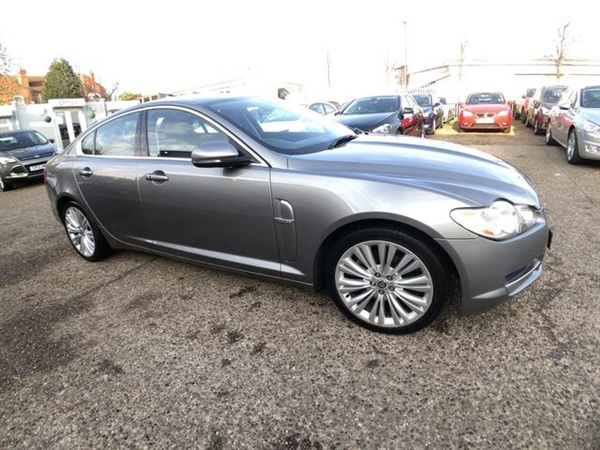 Jaguar XF 3.0 V6 PREMIUM LUXURY 4d AUTO 240 BHP