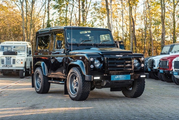 Land Rover Defender 90 XS Station Wagon Twisted Definitive