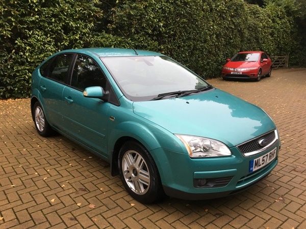 Ford Focus GHIA 16V Auto