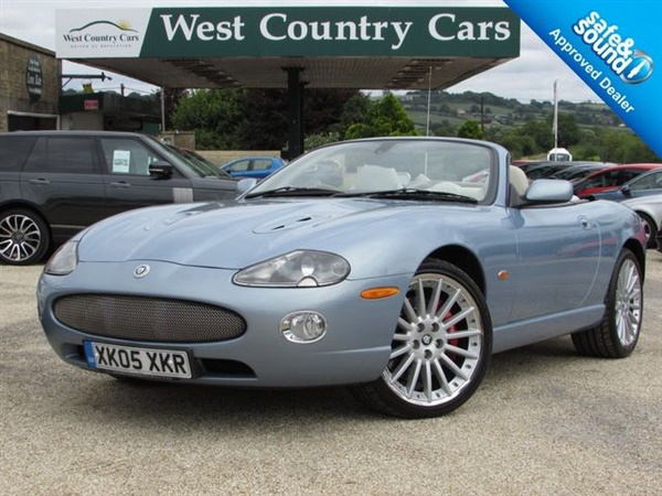 Jaguar Xkr 4.2 XKR CONVERTIBLE 2d 400 BHP Auto