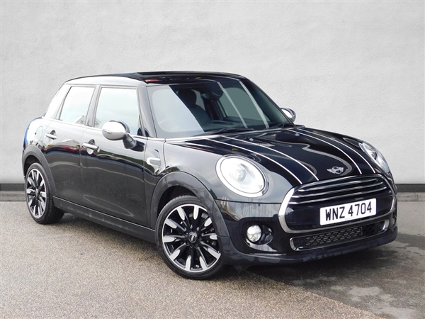 Mini Hatch 1.5 Cooper 5dr [Chili Pack]