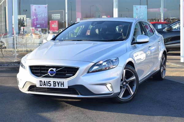 Volvo V40 Volvo V40 D2 R Design Nav 5dr [Parking Sensors]