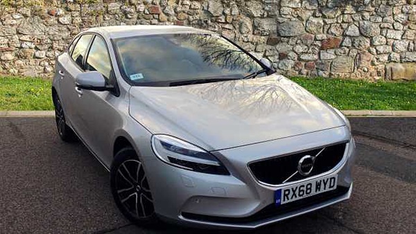 Volvo V40 Front and Rear Park Assist, Heated Windscreen,