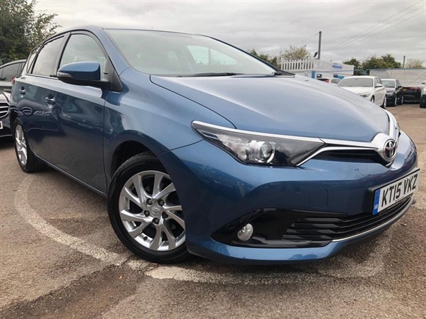 Toyota Auris 1.2T VVT-I BUSINESS EDITION 5DR CVT NAVIGATION