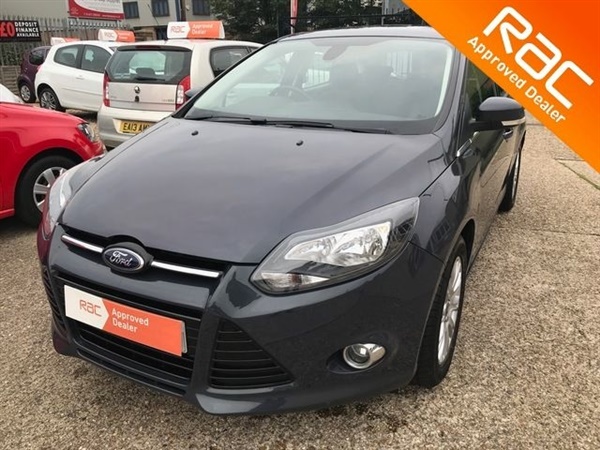 Ford Focus  Titanium 5dr