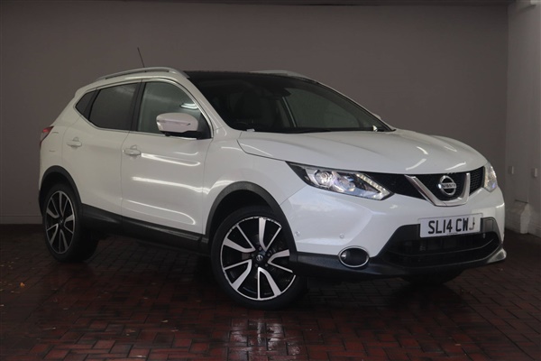 Nissan Qashqai 1.6 dCi Tekna [Heated Seats, Pan Roof] 5dr