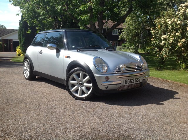 MINI COOPER AUTOMATIC  MANY EXTRAS  MILES A/C