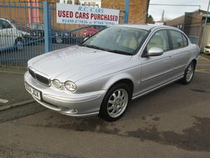 Jaguar X-type  in St. Neots | Friday-Ad