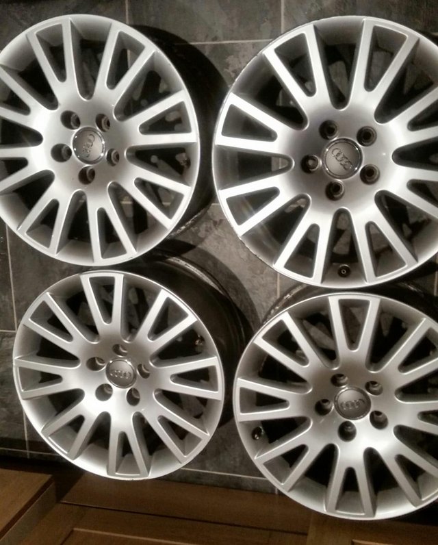 Set of 4x Audi A4 18" alloy wheels.