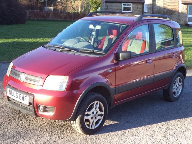 Fiat Panda 4x4 Climbing edition 1.2 5dr with roof bars