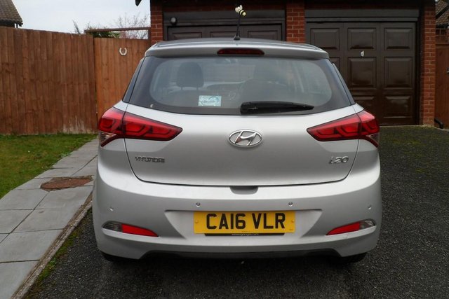 Hyundai i) Silver Hatchback, Manual Petrol, 12,7