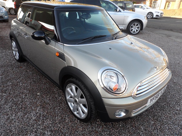 Mini Hatch 1.6 Cooper A/C HALF LEATHER FSH