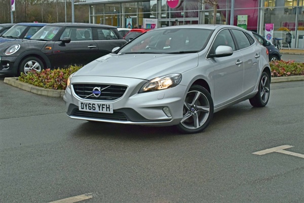 Volvo V40 Volvo V40 D] R Design 5dr [Winter Pack]