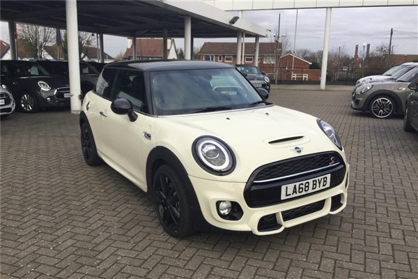 Mini Hatch 2.0 Cooper S Sport II 3dr Auto [Comfort/Nav Pack]