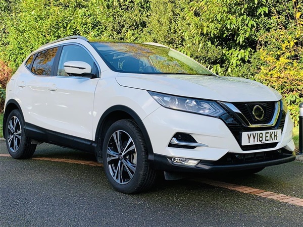 Nissan Qashqai 1.2 DIG-T N-CONNECTA [GLASS ROOF] 5DR NAV 360