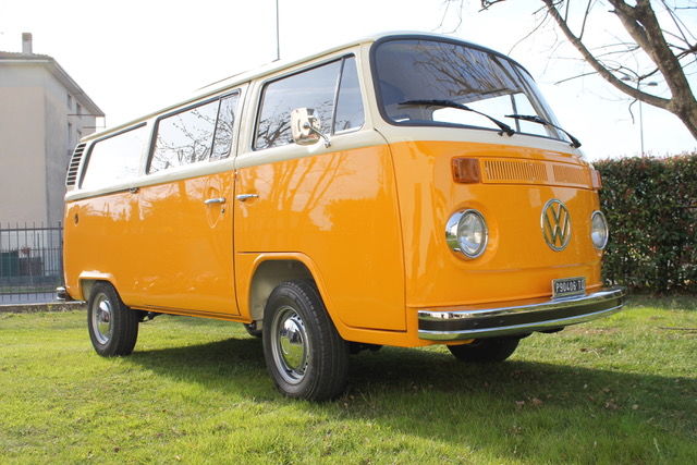 Volkswagen - T2 Bus - 