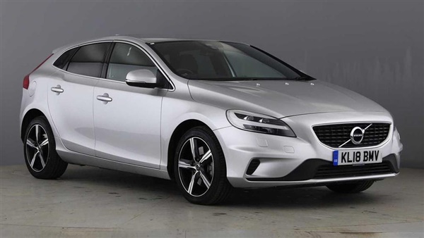 Volvo V40 Winter Pack, Volvo On Call with App, Rear Parking