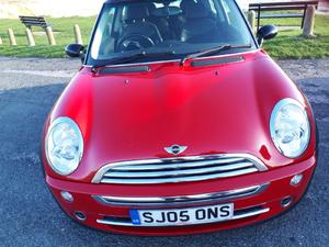 Mini Hatch Chilli Red  Excellent condition in