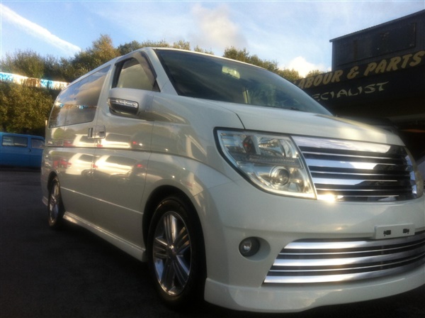 Nissan Elgrand 3.5 Automatic 8 Seater TWIN POWER DOORS -