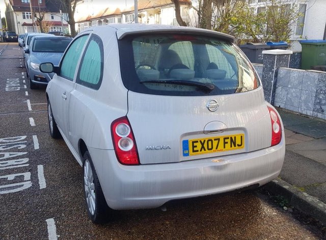 Nissan Micra v Active Luxury 3dr