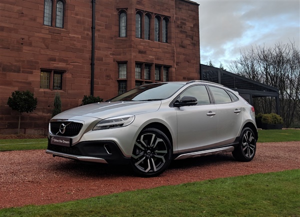 Volvo V40 T3 CROSS COUNTRY PRO Automatic, Huge Spec,