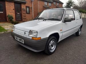 Renault 5 campus 1.1L in Dursley | Friday-Ad