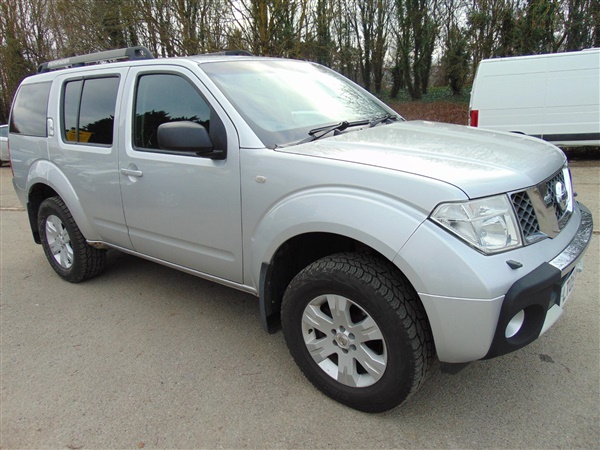 Nissan Pathfinder 2.5 dCi SE 5dr Auto CAT D serv