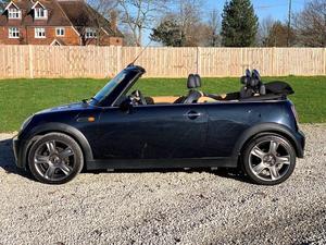 Mini Convertible  in Tonbridge | Friday-Ad