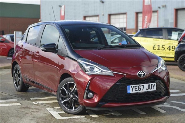 Toyota Yaris 1.5 VVT-i Red Bi-Tone 5-Dr