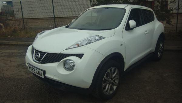 Nissan Juke v Tekna Hatchback 5d cc CVT Auto