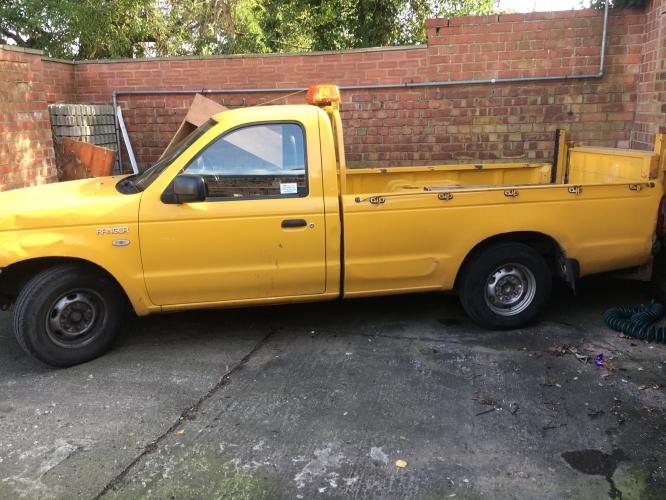FORD RANGER PICKUP WITH TAIL LIFT