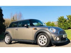 Mini Hatch One  in Lightwater | Friday-Ad