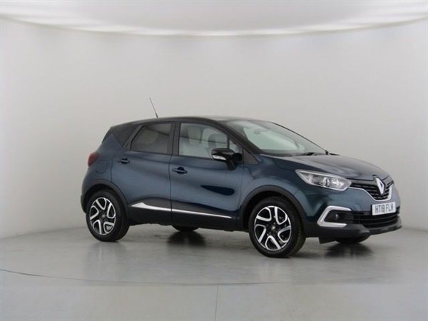 Renault Captur 0.9 ICONIC TCE 5d 89 BHP with Black Roof