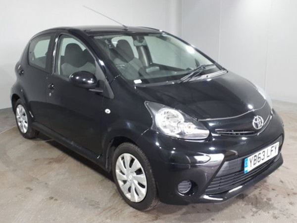 Toyota AYGO 1.0 VVT-I MOVE 5DR 68 BHP 1 OWNER FREE ROAD TAX