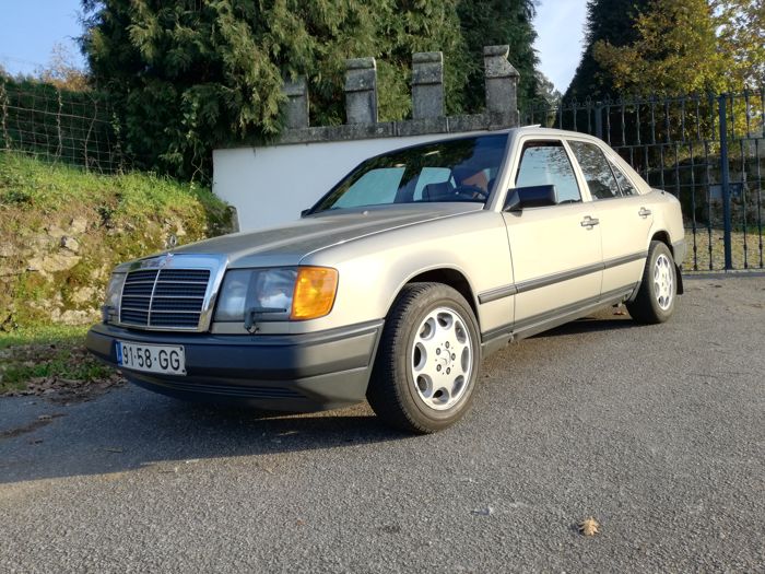 Mercedes-Benz - 300 D (W