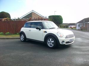 Mini One,  plate, white in Eastbourne | Friday-Ad