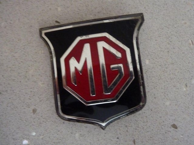 MG bonnet badge