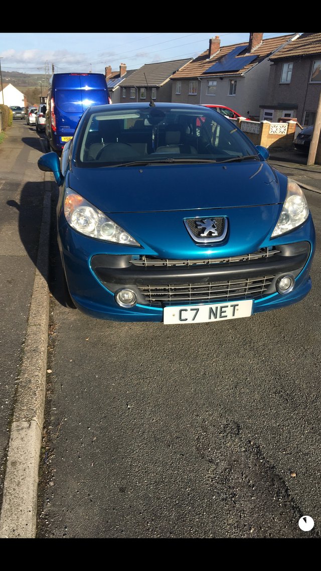 Peugeot 207GT CC with private plate