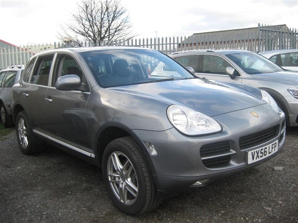 Porsche Cayenne 3.2 V6 Tiptronic S AWD 5dr