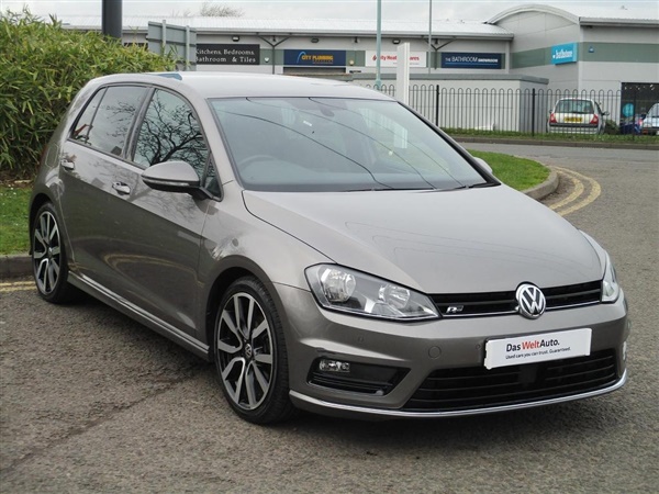 Volkswagen Golf 2.0 TDI BlueMotion Tech R-Line Edition (s/s)